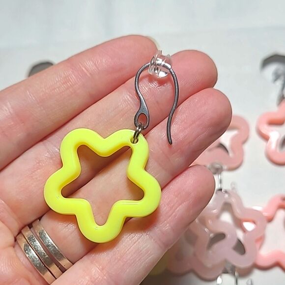 1 pair 30mm star earrings. 304 ss Hooks, Silicon Stoppers. - Picture 3 of 5